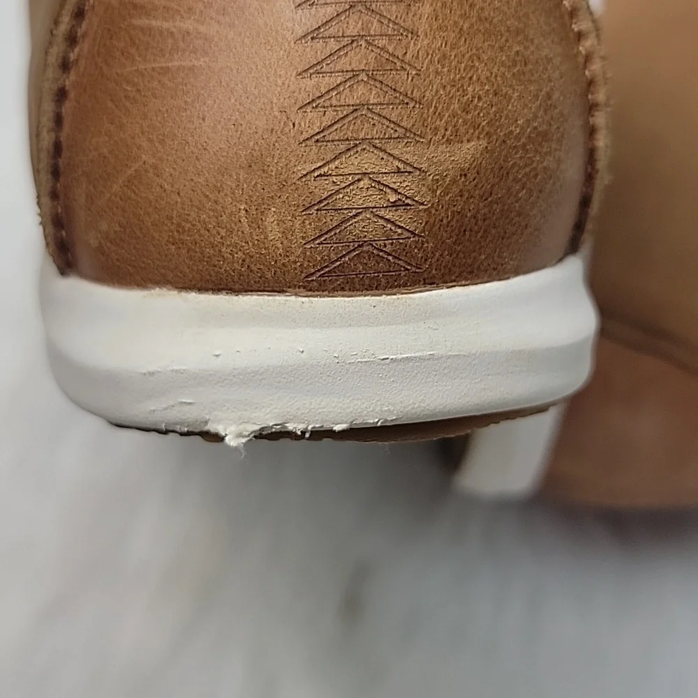 OLUKAI Hawai‘iloa Manu Hope Fox Nubuck Leather Slip On Boho Ankle Bootie Boots 8